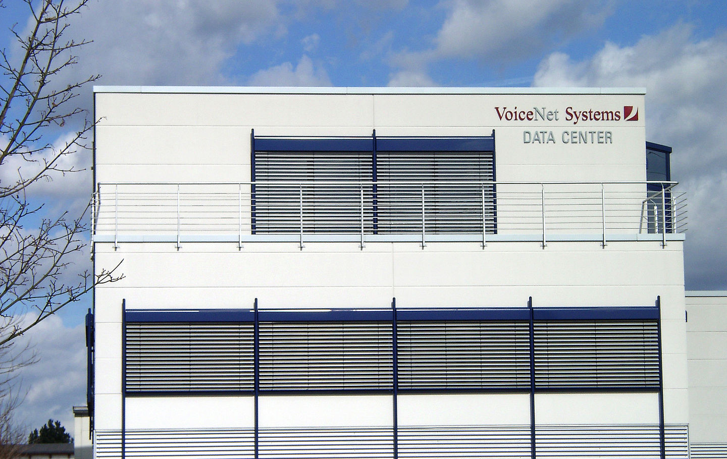 Porenbetonfassade für den Neubau des Bürogebäudes der Firma Frings Datacom von Schreiber Stahlbau