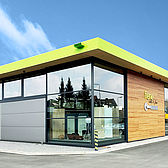 Ausstellungshalle mit Pfosten-Riegel-Fassade für die Firma Holz Fiene in Kamen von Schreiber Stahlbau