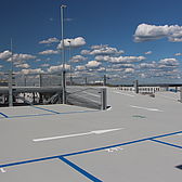 Parkhaus für die DIVAG LO7 Projektentwicklungsgesellschaft in Monheim gebaut von Schreiber Stahlbau Ansicht Dach Parkplätze
