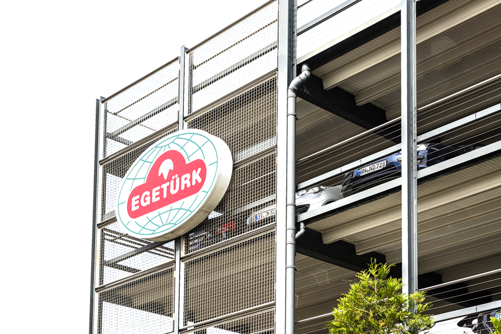 Fassadendetail des Parkhausbau Herstellers Schreiber Stahlbau